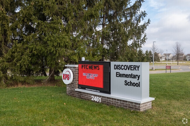 Discovery Elementary School, Sign.