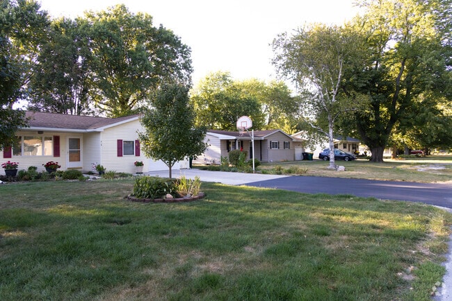Smaller traditional homes are common in Cerro Gordo.