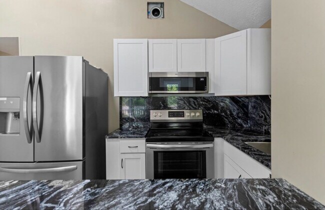 33 Plaza Village Rd unit D, Plymouth, NH 03264 - photo 7