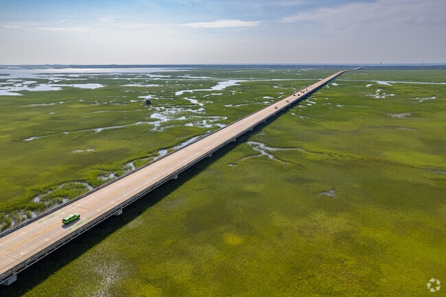Seaside in Mount Pleasant is a quick commute to the beach on the IOP Connector.