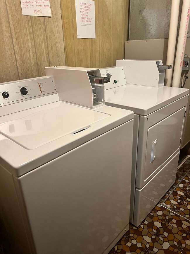 502 N Johnson St unit 1, Parkersburg, IA 50665 - photo 7