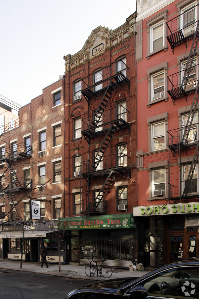 235 Sullivan St, New York, NY 10012