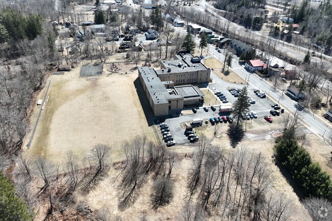 Hunter Elementary School has a student base of 186 students.