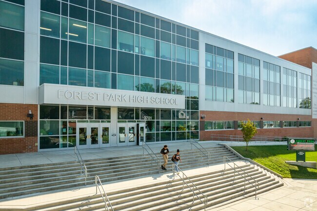 The Forest Park High School prepares rising seniors living in West Forest Park for college.