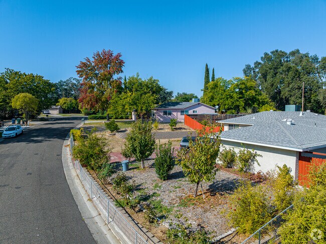 Well landscaped row of homes display the pride Lincoln Oaks residents take in living here.