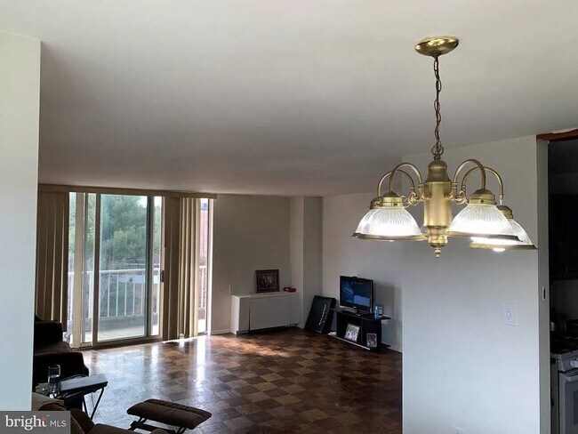 Boling Brook Towers unit 602, Alexandria, VA 22302 - photo 5