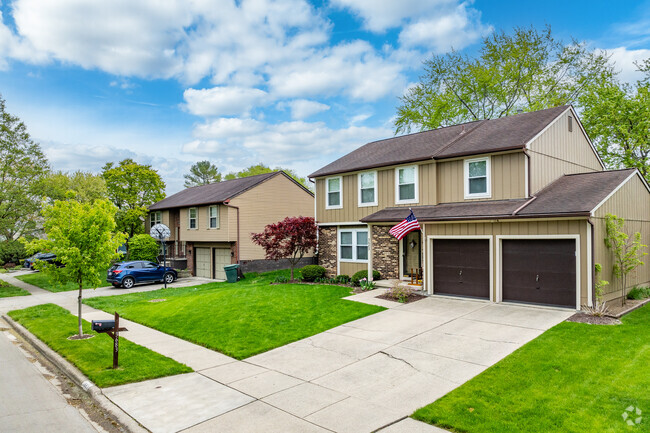 Most single family homes in Mill Run were built in the 1980s.