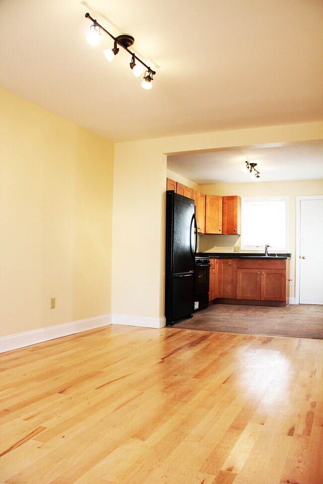 47 St Mary's St unit 1, Burlington, VT 05401 - photo 2