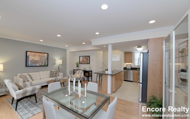 136 Thornton Rd, Chestnut Hill, MA 02467 - photo 4