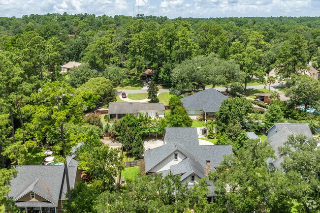 Thomasville in Tallahassee, FL has a diversity of homes to choose from.