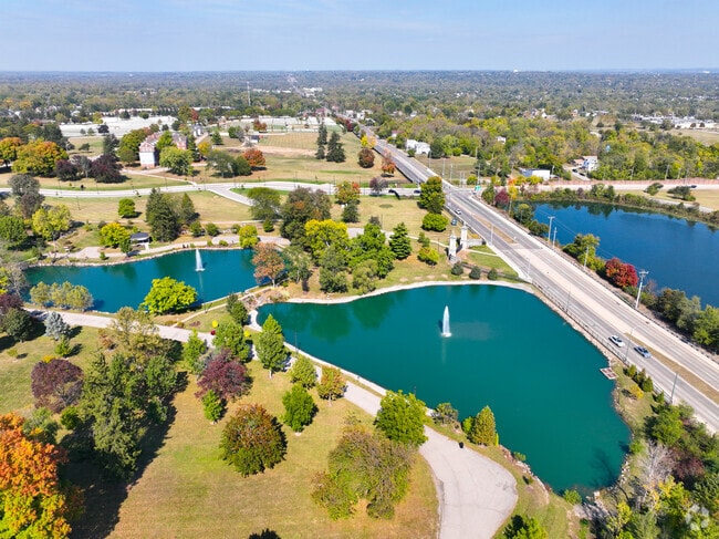 There are many breathtaking blue  ponds at Grotto Garden.