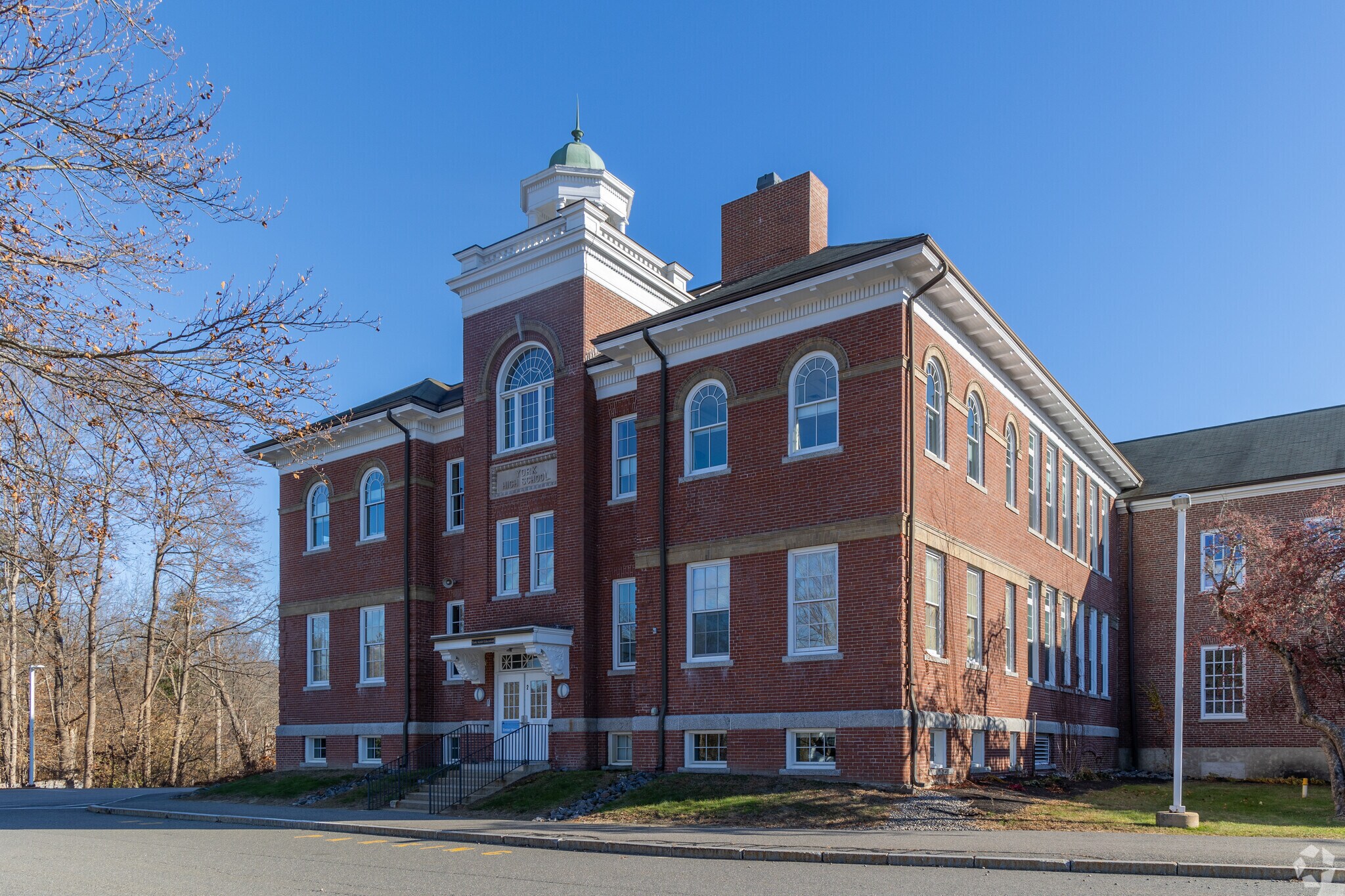 York Middle School serves York, Maine.