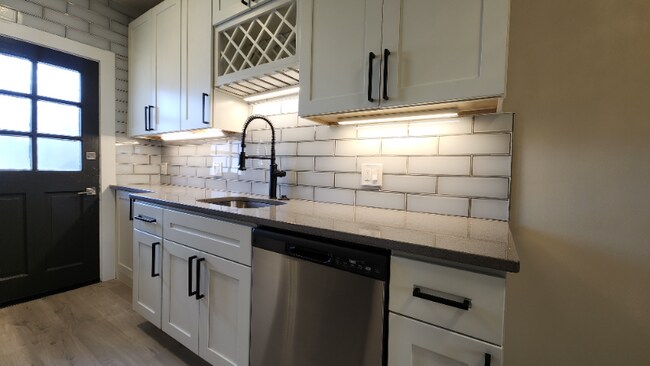 7507 Oxford Dr unit 3rd floor, Saint Louis, MO 63105 - photo 4