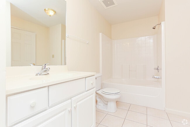 1BR, 1BA - 900 SF - Bathroom