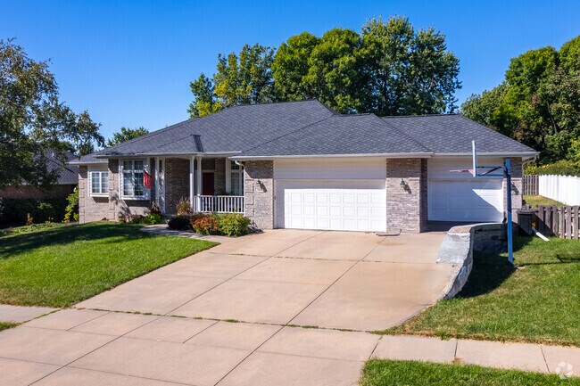 Mid-century ranch-style homes provide classic options in Salt Valley View.