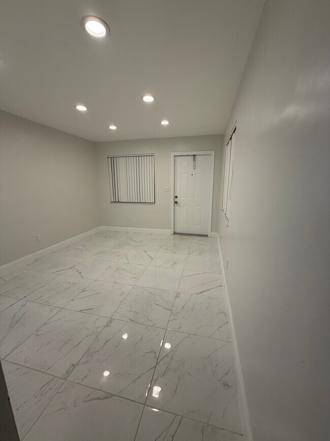 815 SW 5th Ct, Hallandale Beach, FL 33009 - photo 4