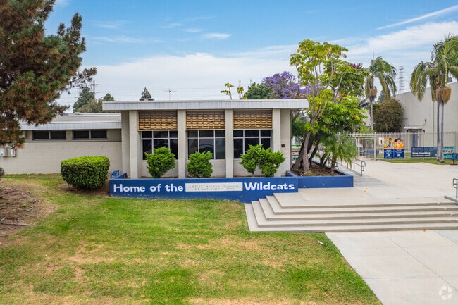 Ambler Avenue Elementary School has a student to teacher ratio of 20:1.