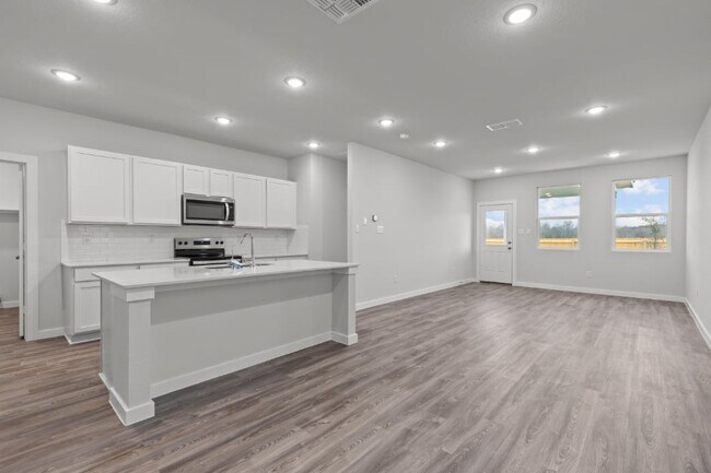 1519 Elvin Summit, von Ormy, TX 78073 - photo 2