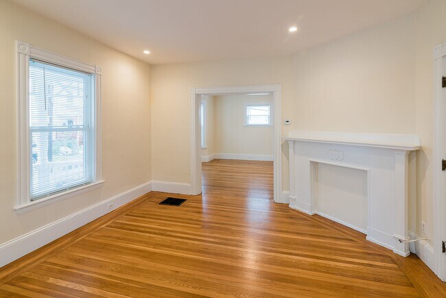 58 Saunders St, Allston, MA 02134 - photo 3