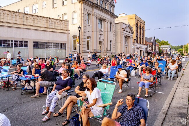 Pull up a beach chair and enjoy the live music at Downtown Sounds.