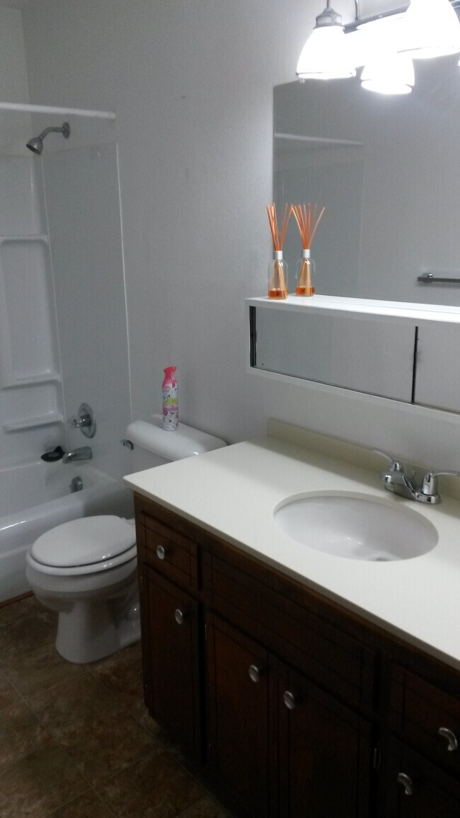 609 Blaine St unit 2, Norfolk, NE 68701 - photo 5