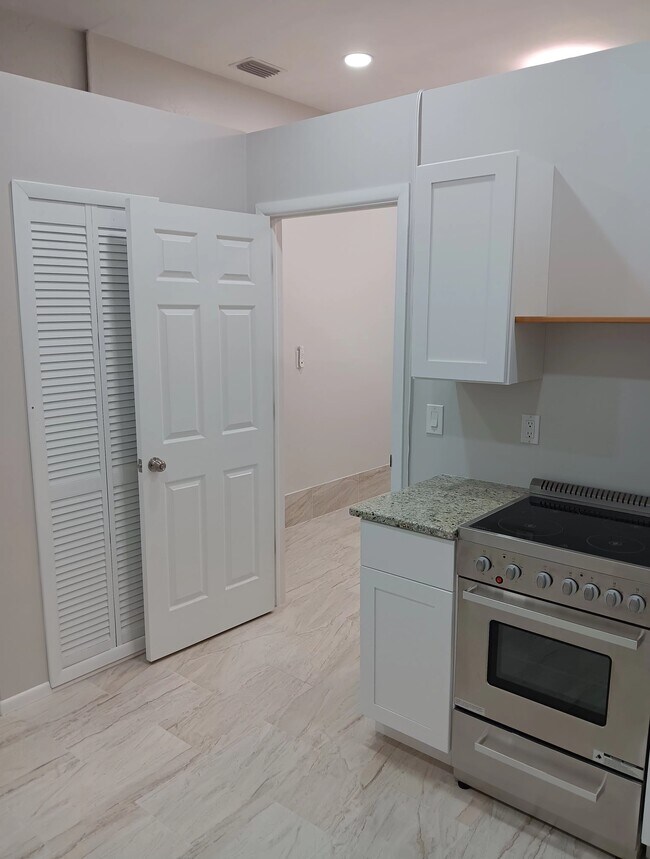 7195 Reymoor Dr unit Reymoor Place, North Fort Myers, FL 33917 - photo 4