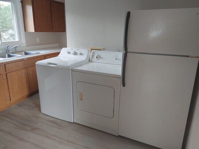 2718 Stenzel Ave unit Upper Stenzel, North Tonawanda, NY 14120 - photo 4