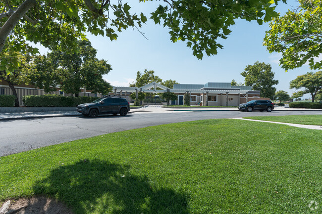 The front of Mountainview Elementary School in Santa Clarita, CA has a welcoming aura.