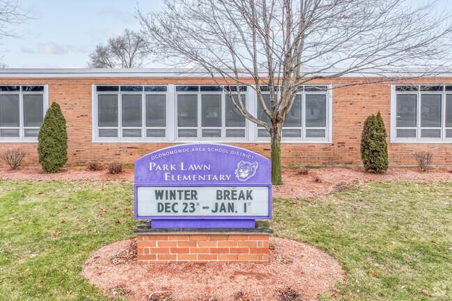 Park Lawn Elementary Schoolispart of the Oconomowoc school district.