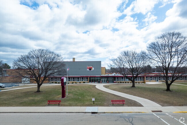 Shawano Community Middle School has 485 students in grades 6-8 with a Niche score of C.