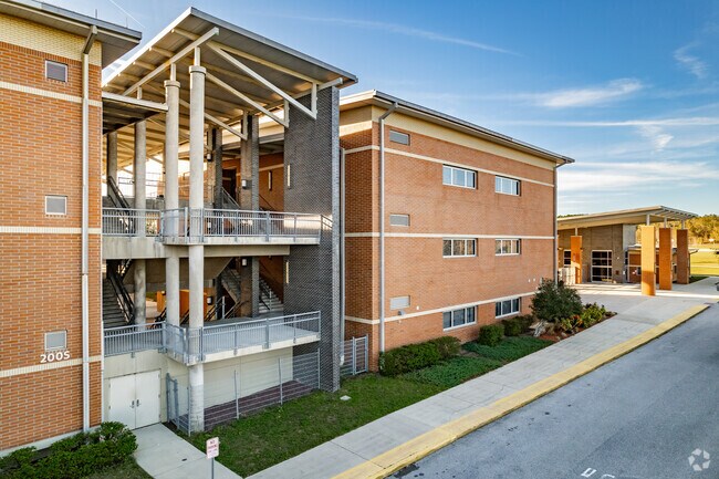 East Ridge Middle School is a public school serving students in grades 6-8  in Postal Colony.