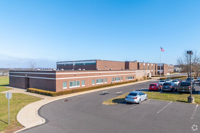 The student to teacher ration at Indian Crest Middle School is 11 to 1.