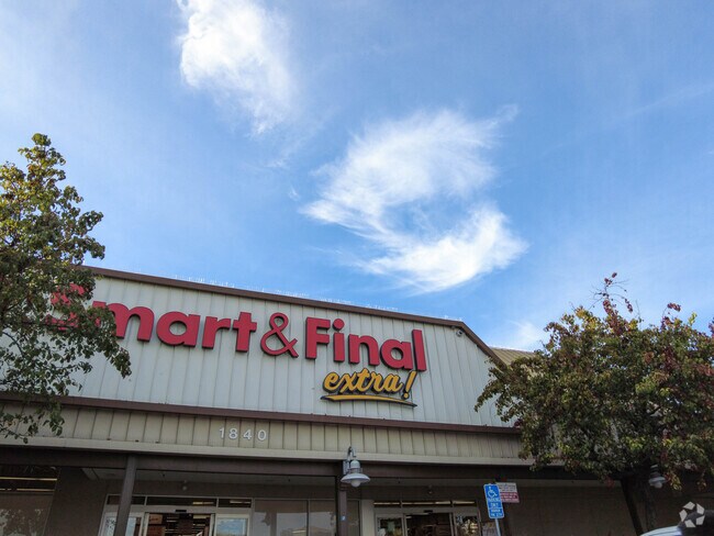 Smart and Final is a great place to shop in the Parkside-San Mateo neighborhood.