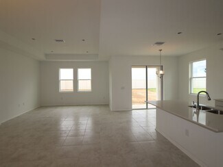 11827 Hilltop Farms Dr, Dade City, FL 33525