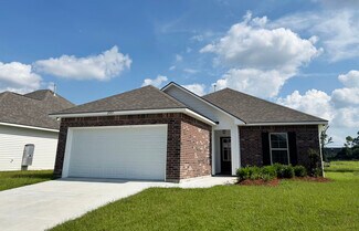 2083 Taylor Dr, Port Allen, LA 70767
