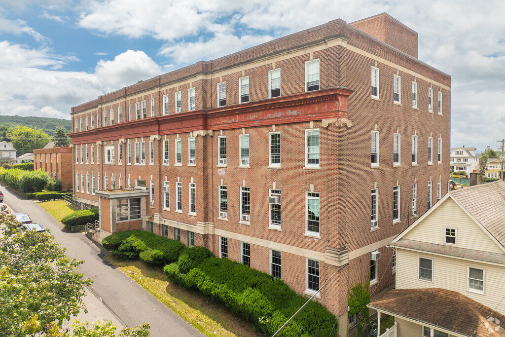 Milton Eisner Yeshiva High School send 100% of graduates to a 4-year college.