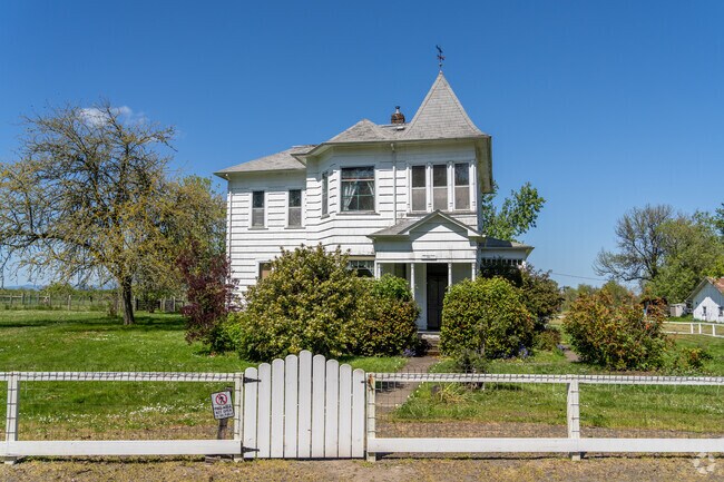 Farmhouses make up a large number of the homes in Shedd.