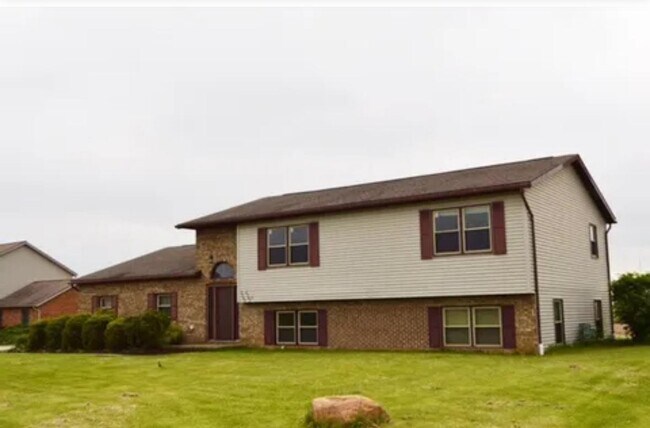 2347 Ferguson Rd unit 2347 1-2 Ferguson Rd, Ontario, OH 44906 - photo 2