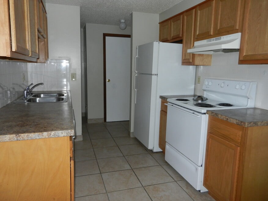 6557 Lincoln Ave, Lockport, NY 14094 - photo 1