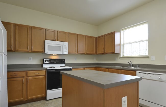 The Pointe at Manorgreen Townhomes, Middle River, MD 21220 - photo 2