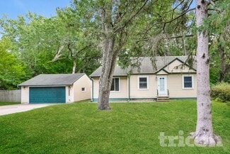 2605 Eastman Dr, Saint Paul, MN 55112