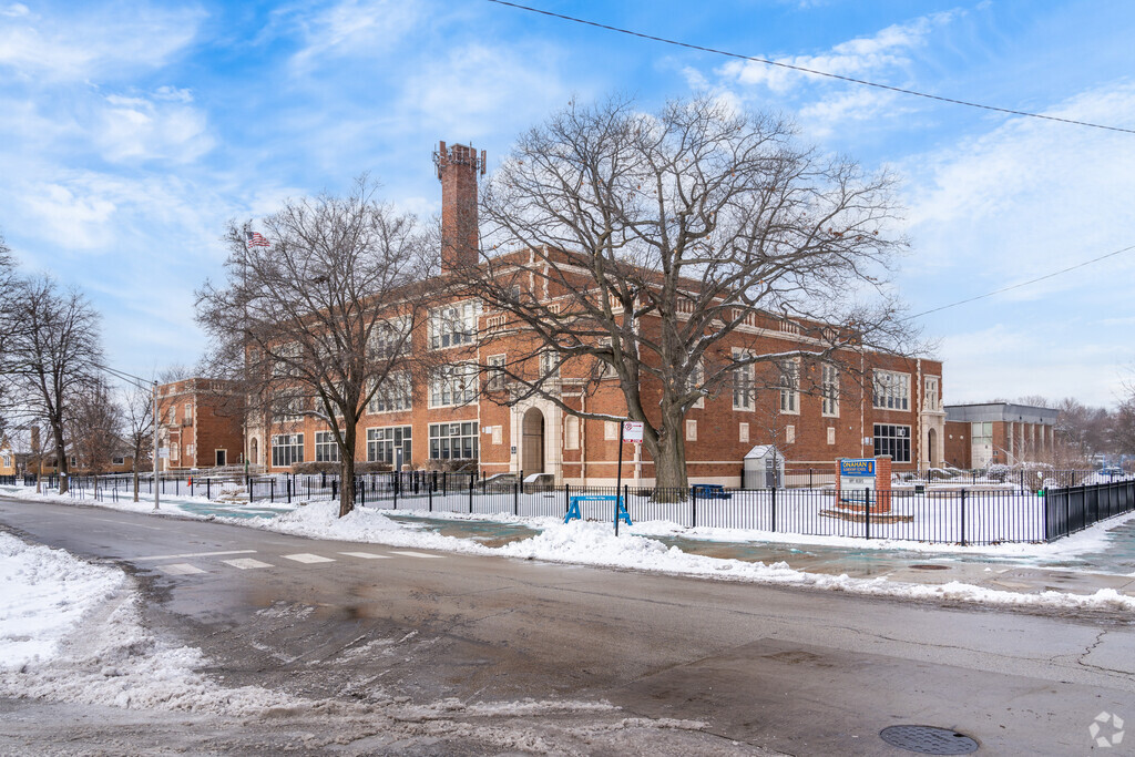 Onahan Elementary School has an overall B rating on Niche.