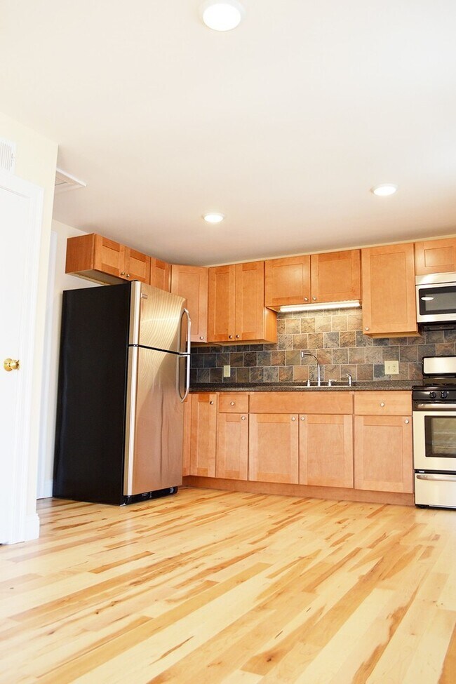 158 North St unit A, Burlington, VT 05401 - photo 3