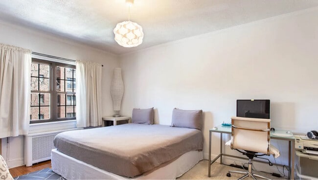 6507 Exeter St, Queens, NY 11375 - photo 4