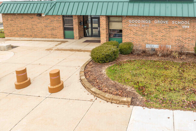 Gooding Grove School has a student-teacher ratio of 14 to 1