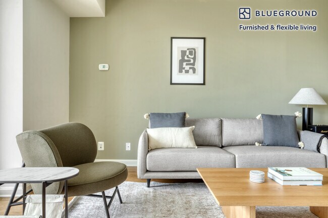 1801 Crystal Dr unit FL5-ID558, Arlington, VA 22202 - photo 2