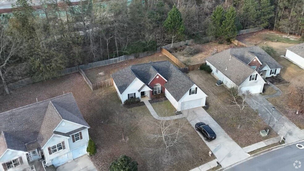 525 Aristocrat Dr, Loganville, GA 30052 - photo 2