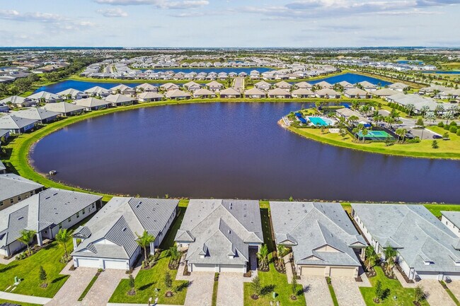 18087 Cherished Loop, Lakewood Ranch, FL 34211 - photo 4