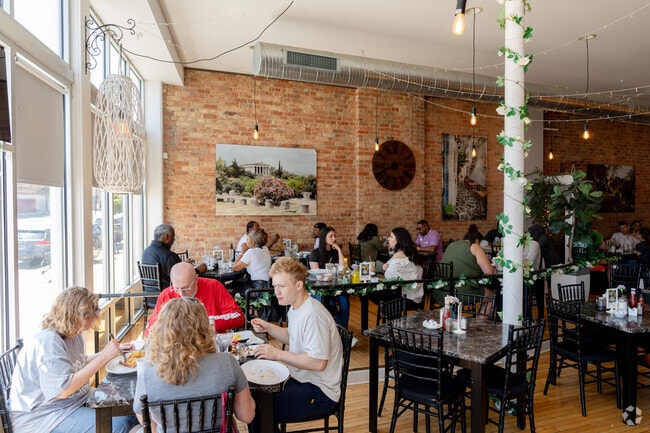 Eggsperience near Cold Springs serves plenty of eggs daily from 8am-3pm.