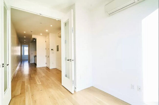 87 Montrose Ave unit 2L, Brooklyn, NY 11206 - photo 5